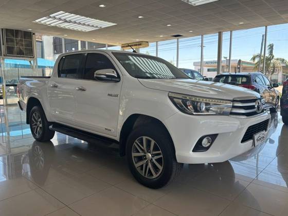 TOYOTA HILUX 2.8 SRX 4X4 CD 16V DIESEL 4P AUTOMÁTICO